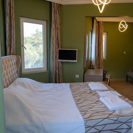 Hotel Goeynuek Garden